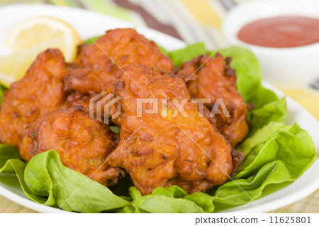 Vegetable Pakora or Bhaji with crunchy salad & chili sauce  11625801