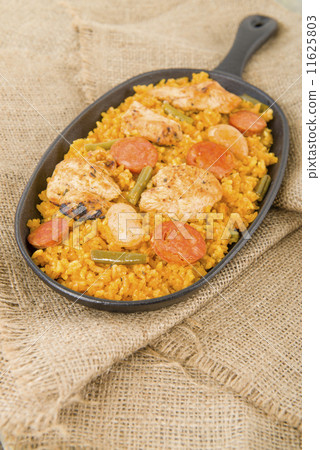Paella Valenciana - Paella with chicken, sausage and vegetables  11625803