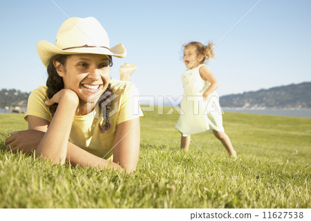 Mother and daughter in grass 11627538
