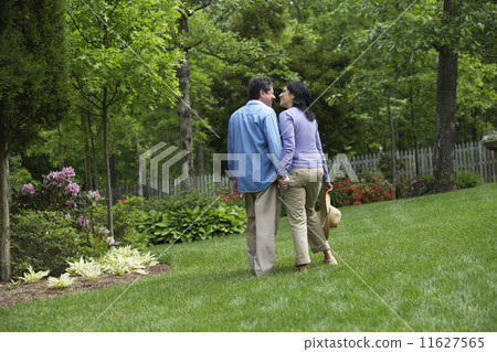 Hispanic couple holding hands 11627565