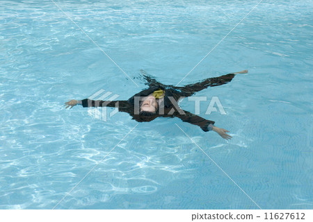 Hispanic businessman in swimming pool 11627612