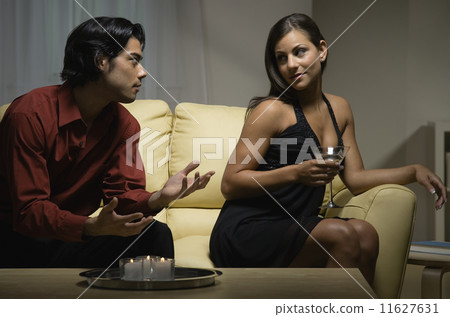 Woman looking over shoulder at boyfriend Woman looking over shoulder at boyfriend 11627631