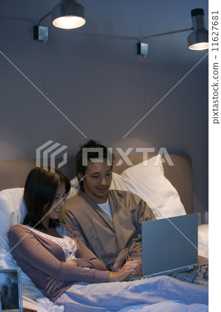 Asian couple looking at laptop 11627681