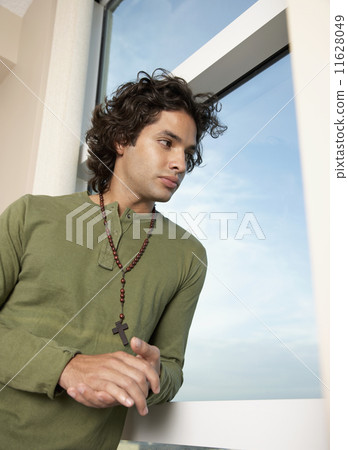 Hispanic man wearing rosary Hispanic man wearing rosary 11628049