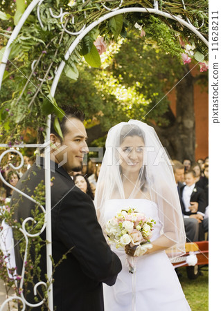 Hispanic couple getting married 11628211