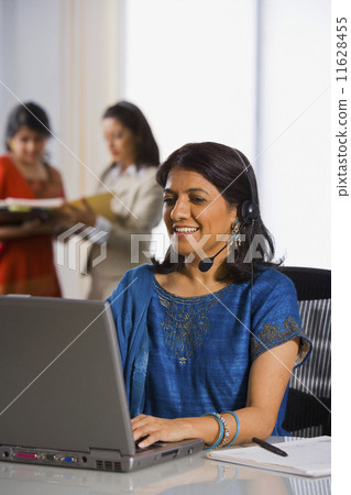 Indian businesswoman wearing headset 11628455