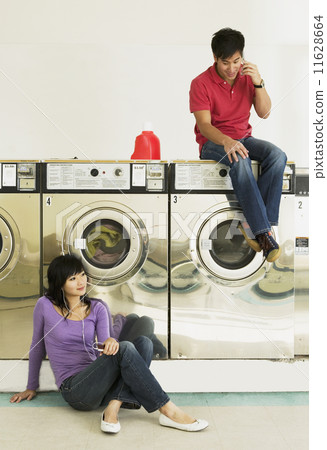 Asian couple in Laundromat 11628664