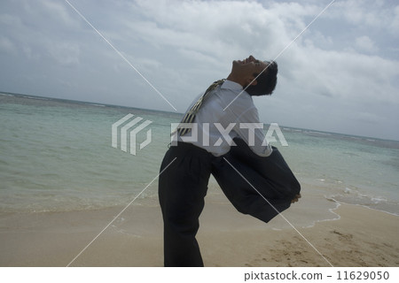 Hispanic businessman taking off jacket 11629050