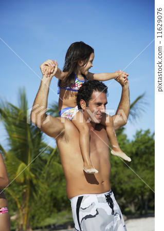 Hispanic father carrying daughter on shoulders Hispanic father carrying daughter on shoulders 11629076