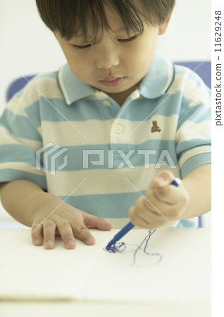 Close up of young Asian boy drawing 11629248
