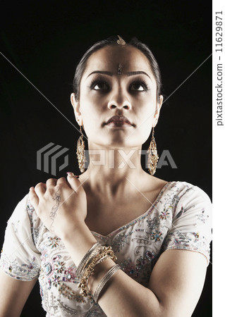 Indian woman in traditional dress 11629871