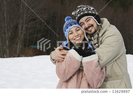 Mixed Race couple hugging 11629897
