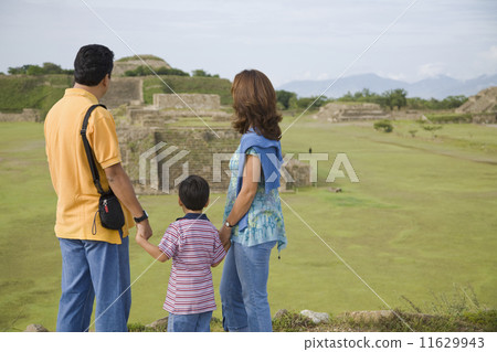 Hispanic family looking at ruins, Oaxaca, Mexico Hispanic family looking at ruins, Oaxaca, Mexico 11629943