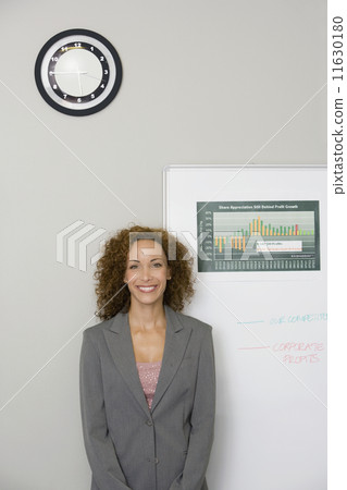 African businesswoman next to graph 11630180