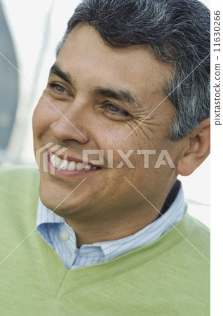 Hispanic man looking to side Hispanic man looking to side 11630266