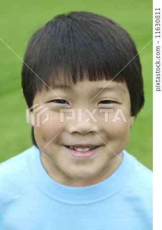 Portrait of young boy smiling 11630811