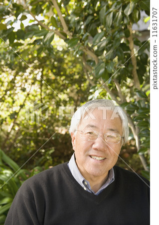 Senior Asian man smiling outdoors  11631707