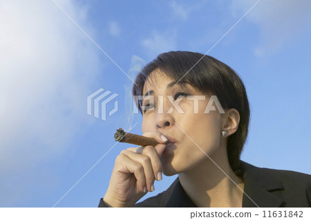 cologne that smells like cigarettes Akro Smoke | Tobacco perfume | AKRO US