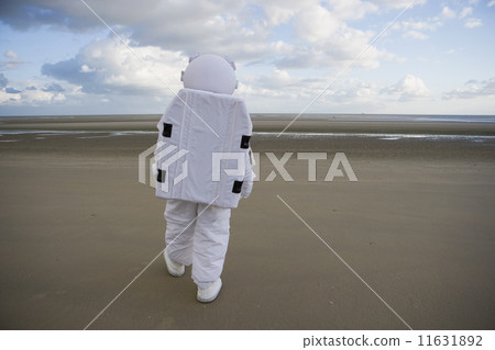 Astronaut walking on the beach 11631892