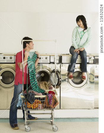 Asian couple in laundromat 11632024