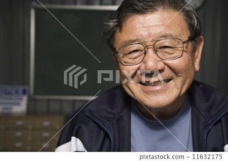 Senior Asian man wearing eyeglasses 11632175