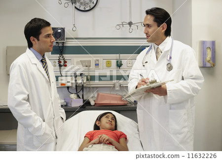 Hispanic doctors discussing patient 11632226