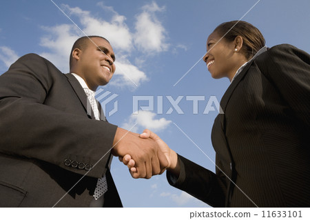 African businesspeople shaking hands 11633101