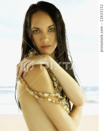 Young woman wearing shells 11633152