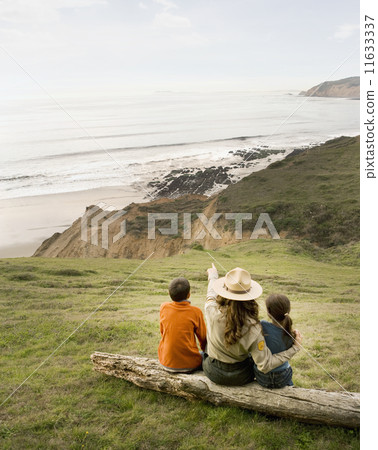 Hispanic park ranger pointing for children 11633337