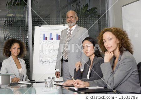 Senior African businessman giving presentation 11633789