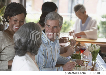 Friends eating and drinking at bar 11634013