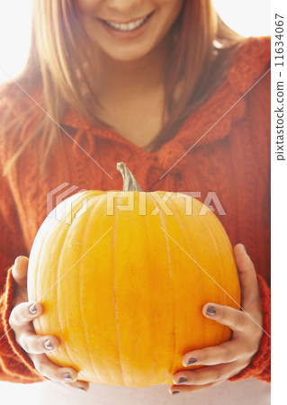 Asian woman holding pumpkin 11634067