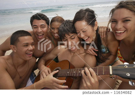 Multi-ethnic friends at beach 11634082