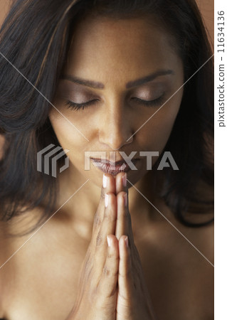 Asian woman meditating 11634136