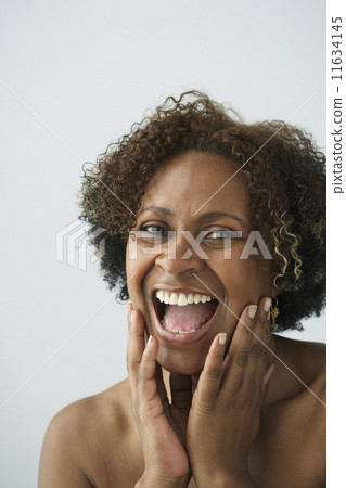 African woman laughing 11634145