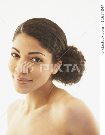 Native American woman with bare shoulders 11634844