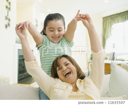 Hispanic mother and daughter holding hands Hispanic mother and daughter holding hands 11635507