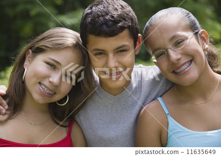 Hispanic siblings hugging 11635649
