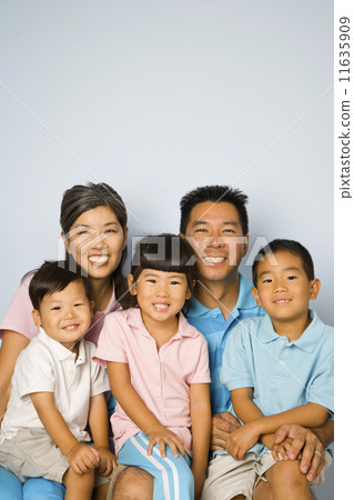 Portrait of Asian family 11635909