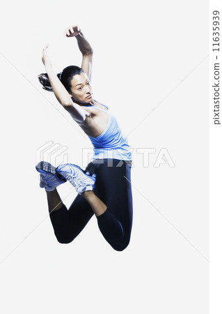 Woman jumping  11635939
