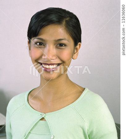 Portrait of businesswoman smiling 11636060