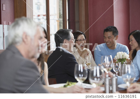 Senior Asian couple and young Asian couple at restaurant 11636191
