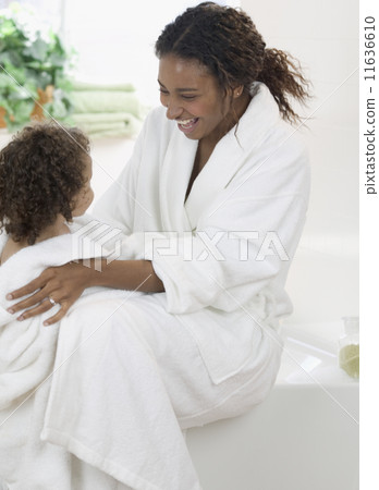 Mother drying daughter with towel 11636610