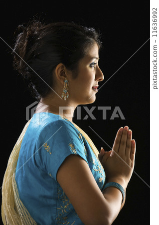 Indian woman in traditional dress 11636992