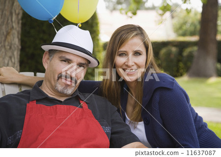 Portrait of Hispanic couple 11637087