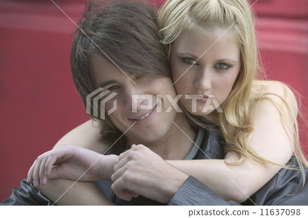 Young couple hugging 11637098