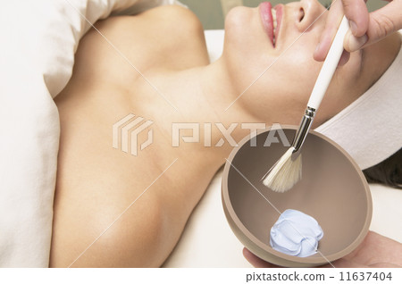 Young woman having a facial 11637404