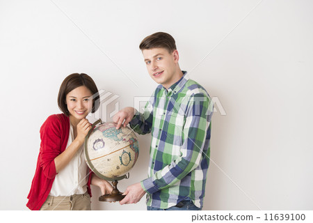 International marriage couple with globe 11639100