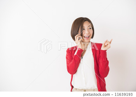 A young woman with a smartphone 11639193