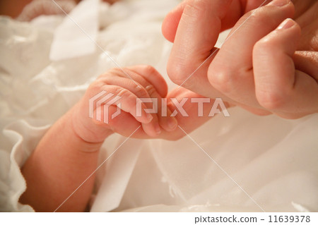 Kizuna "hands and hands" Children's hands and parent hands 11639378